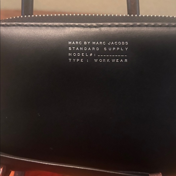 Marc by Marc Jacobs Black Leather Zip Around Wallet - Picture 2 of 9